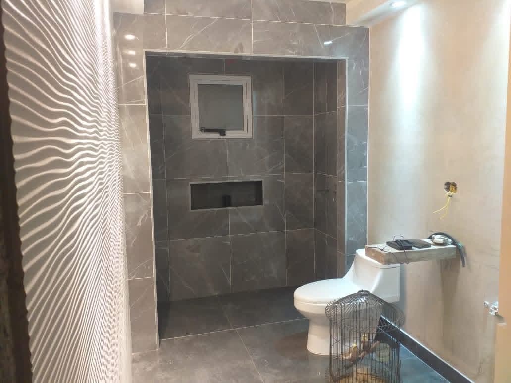 Casa de 6 habitaciones 4 baños dos cocinas dos garajes y terreno con árboles frutales — foto 9