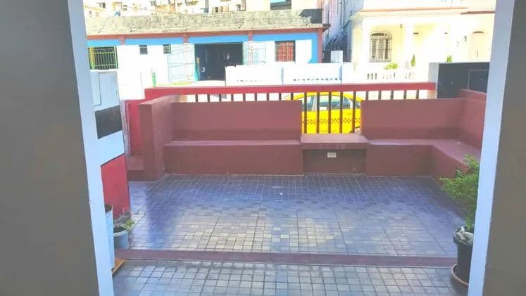 Residencia Vedado 4 cuartos 230 mil USD - Antigua propiedad comercial