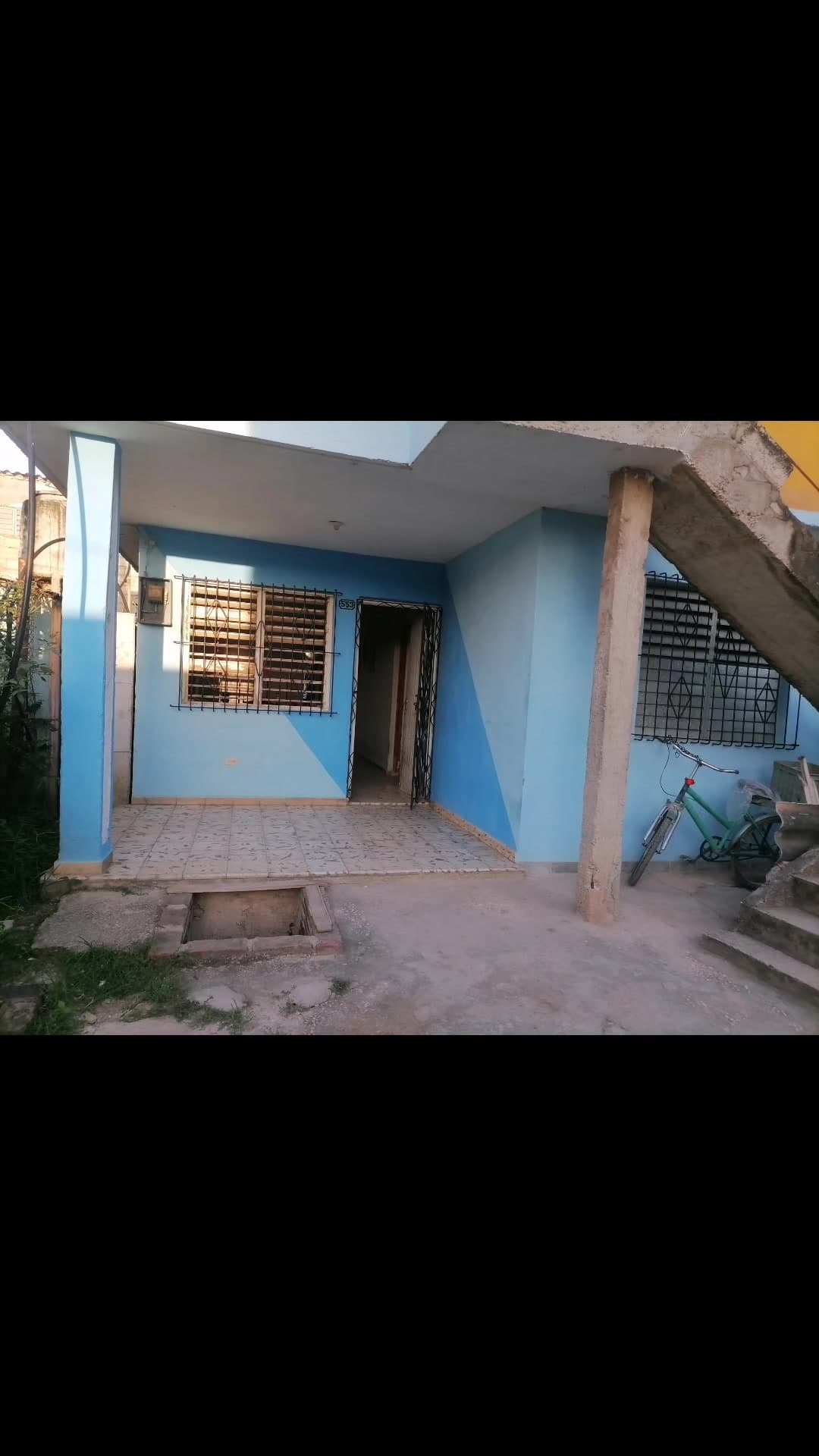 Se vende casa en Ciego de Ávila, calle Abraham Delgado #553 % calle G y calle H, a tres cuadras del policlínico centro de calle ancha en Ciego de Ávila, Cuba