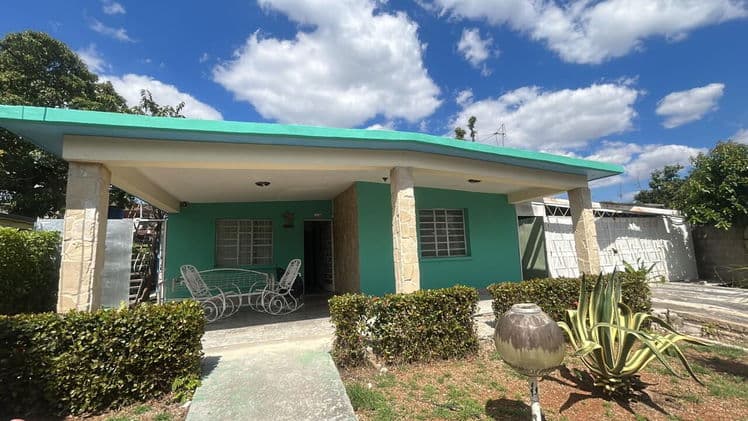 Espaciosa casa en Fontanar, Boyeros - 3 hab, 220 m2