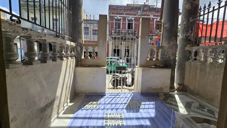 Casa independiente en Cerro, Plaza - Espacio de negocios - 17,000 USD