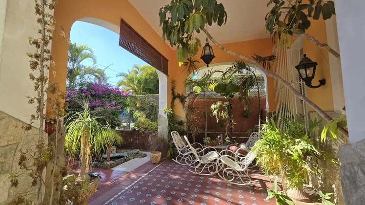 Casa independiente en Vedado, La Habana - 4 habitaciones, garaje y jardín — foto 17