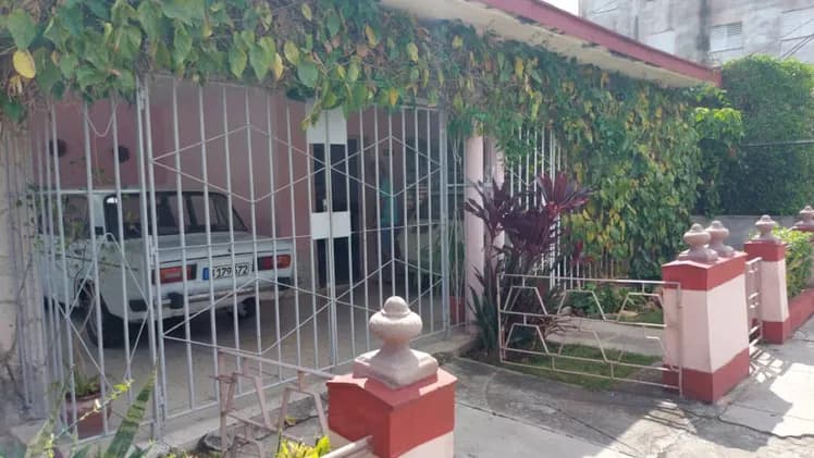 Casa independiente en Casino Deportivo, Plaza, La Habana - 4 hab, 2 baños, garaje