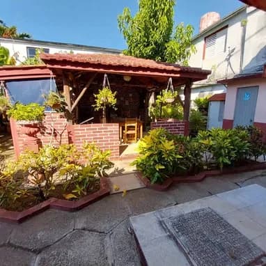 Casa independiente de dos plantas, 408m² en Diez de Octubre, La Habana