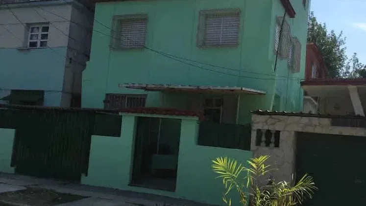 Casa independiente en El Mónaco con garage, 6 habitaciones y 3 baños